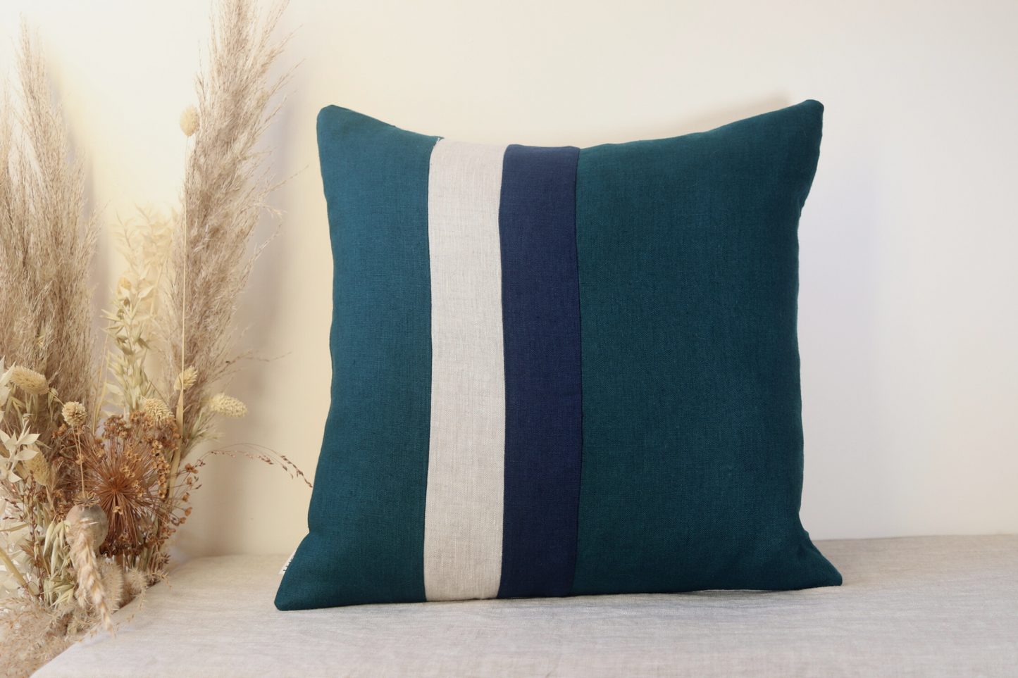 Cushion with stripes of marine blue, natural linen and navy blue